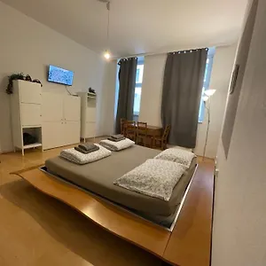 schloss-belvedere-private-rooms.vienna-besthotels.com/