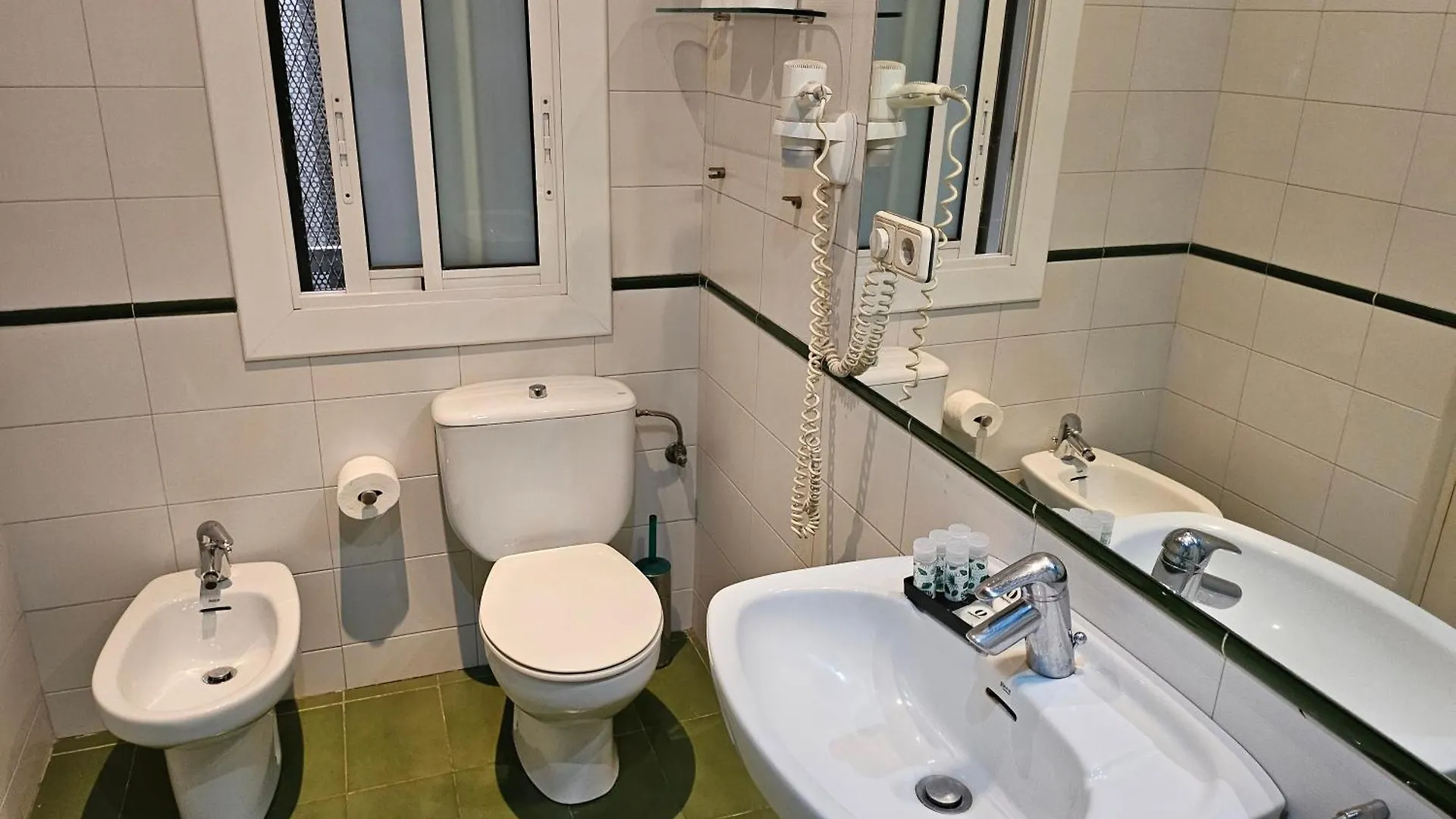Apartaments Sant Jordi Girona 97 Barcelona 0*,
